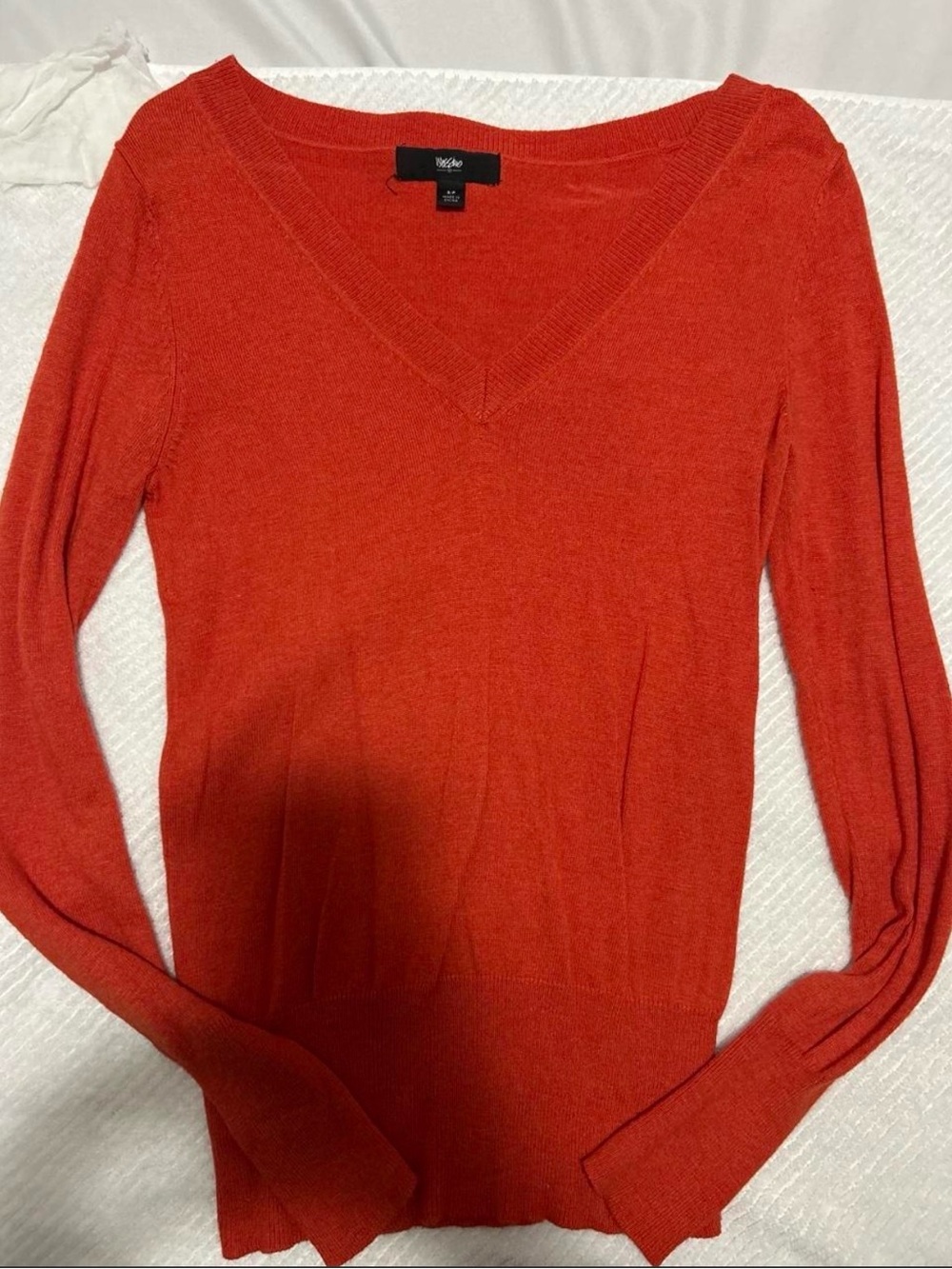 Orange long sleeve v neck sweater in a S #vneck #cozy #fall